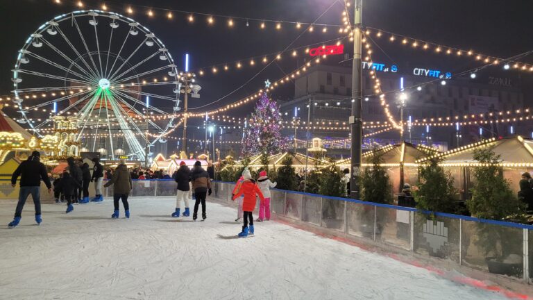 lodowisko na jarmarku świątecznym
