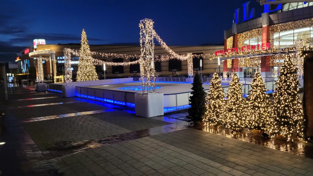 lodowisko na jarmarku bożonarodzeniowym